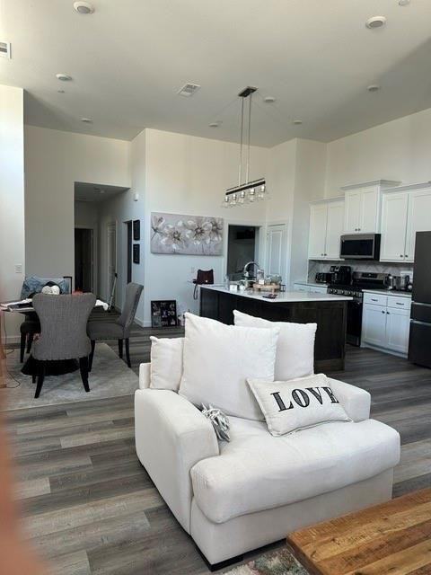 2621 Chablis Dr - Photo 5 of 24