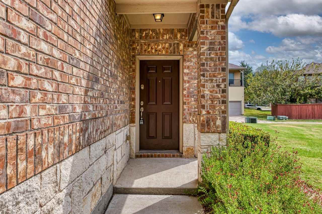 6608 Rutherford Rd - Photo 5 of 30