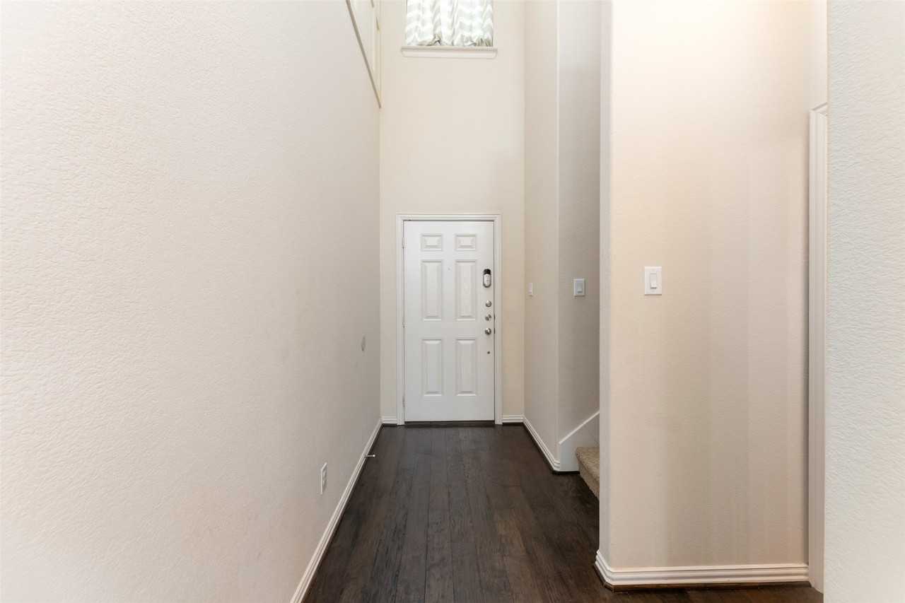 6608 Rutherford Rd - Photo 6 of 30