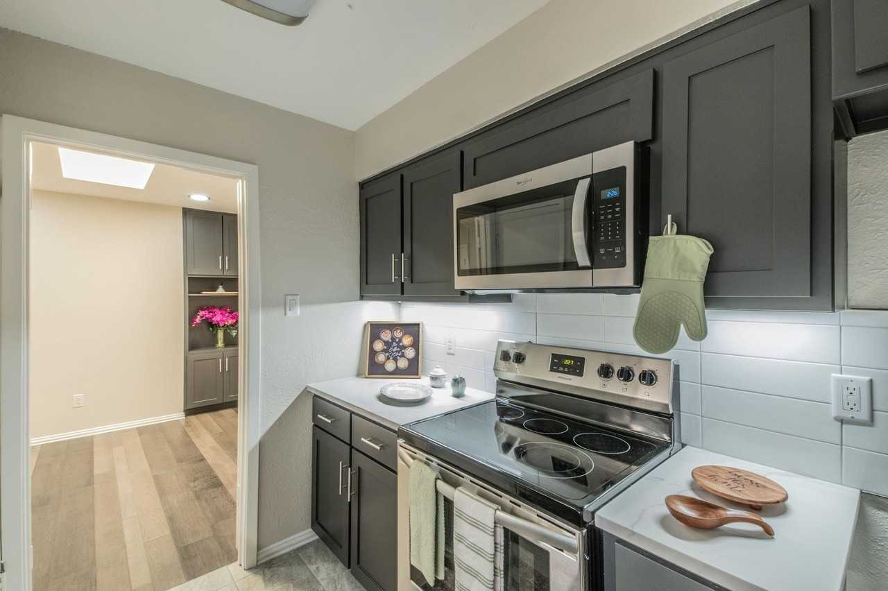 4450 Wind River Ln - Photo 6 of 25