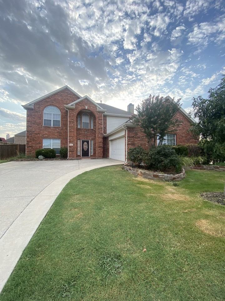 9367 Aristocrat Ln - Photo 2 of 24