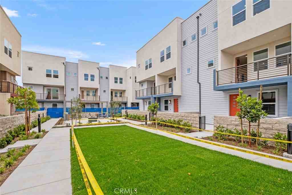 1637 W Lincoln Ave Unit 102 - Photo 3 of 47