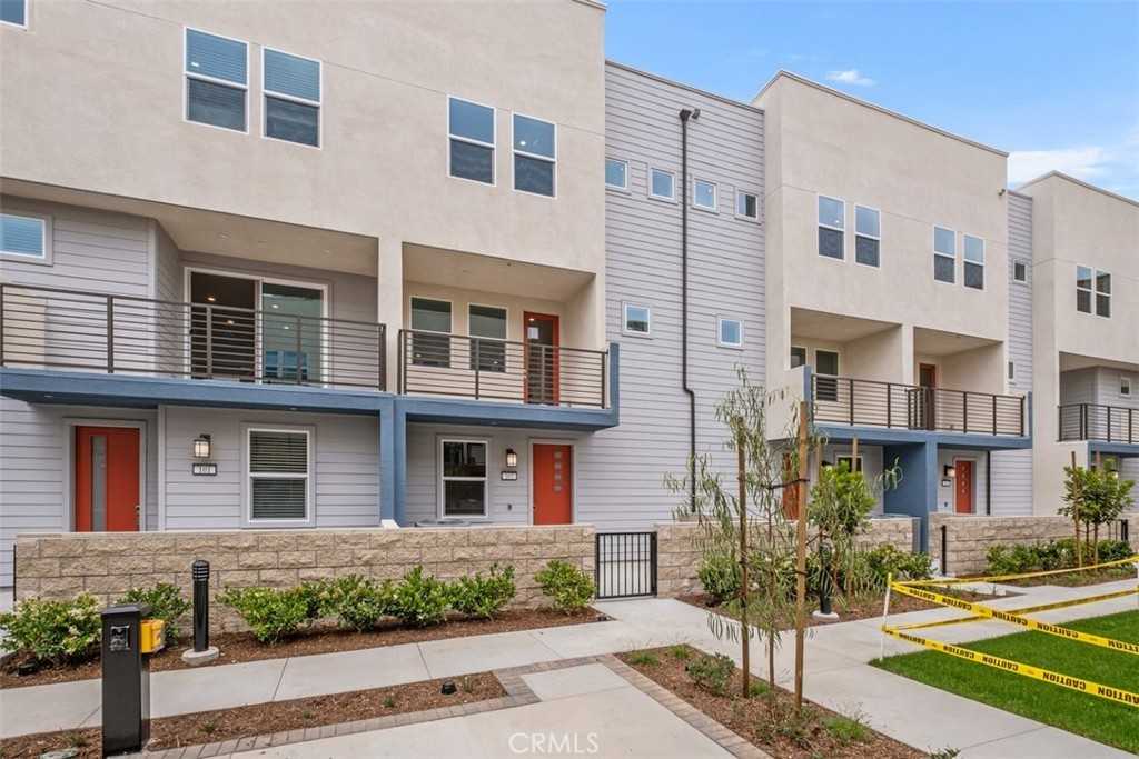 1637 W Lincoln Ave Unit 102 - Photo 5 of 47