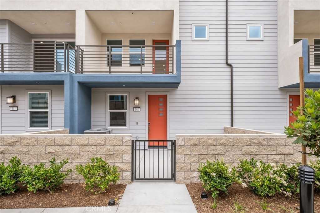 1637 W Lincoln Ave Unit 102 - Photo 6 of 47