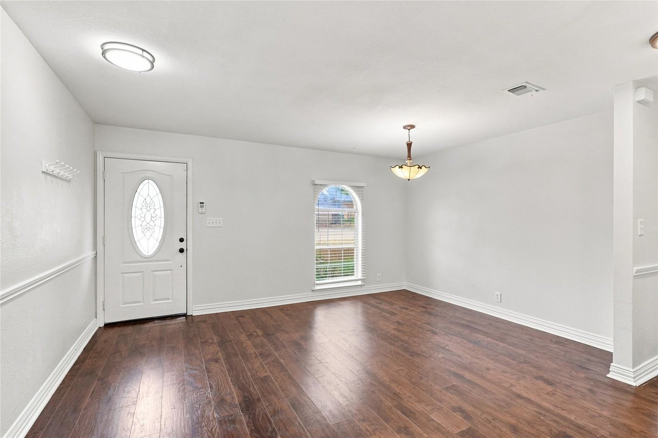 6705 Nola Ct - Photo 3 of 16