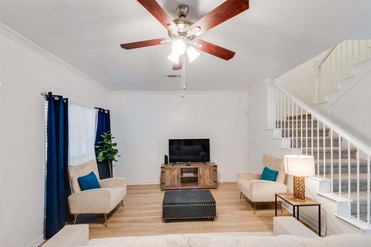 2332 Calendar Ct - Photo 4 of 27