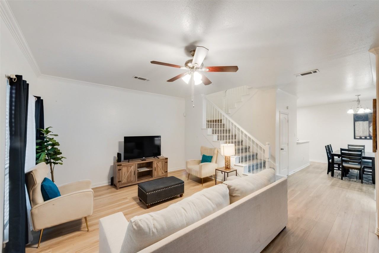 2332 Calendar Ct - Photo 5 of 27