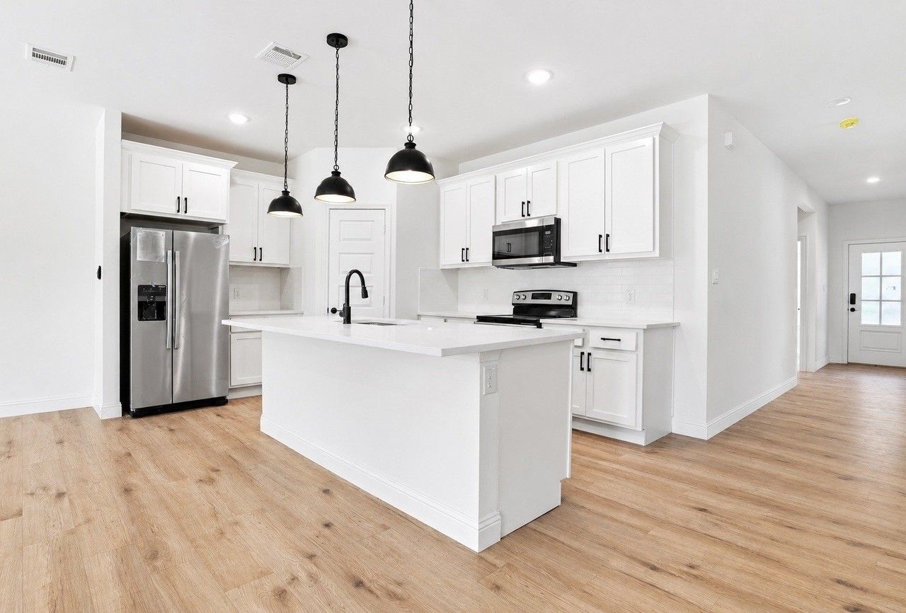 1516 E Humbolt St - Photo 5 of 14