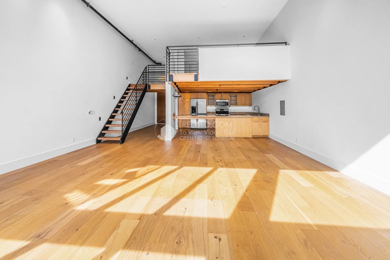 380 10th St #23 - Photo 3 of 25