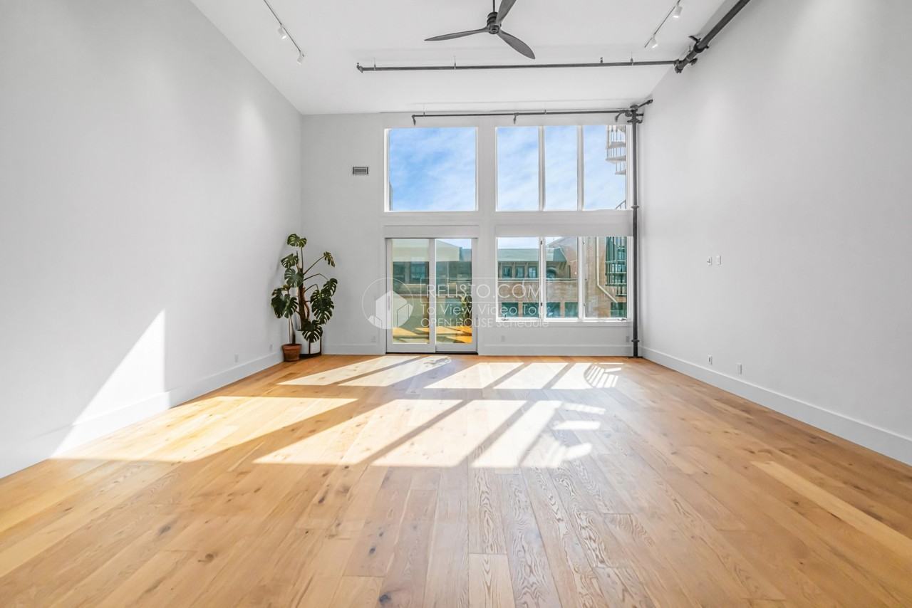 380 10th St #23 - Photo 2 of 25