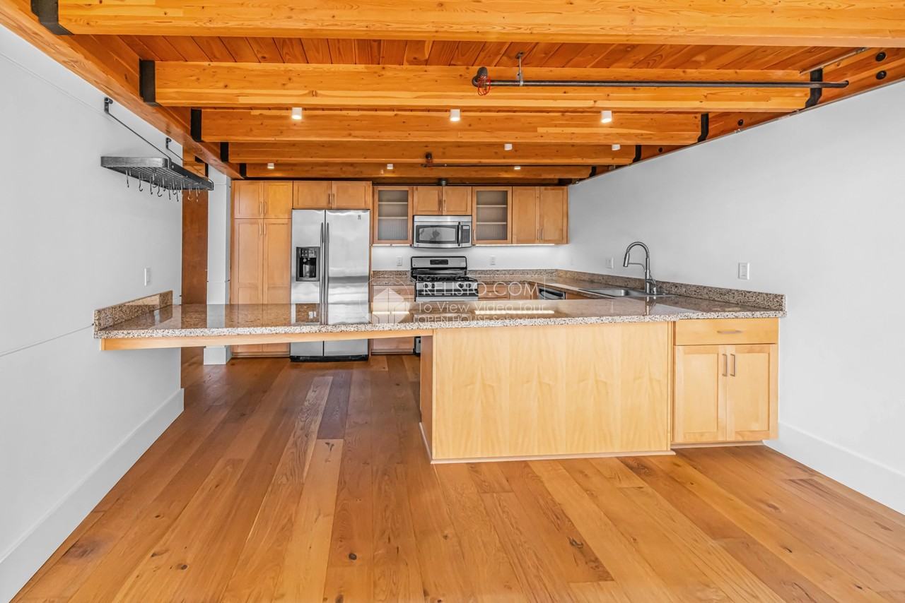 380 10th St #23 - Photo 4 of 25