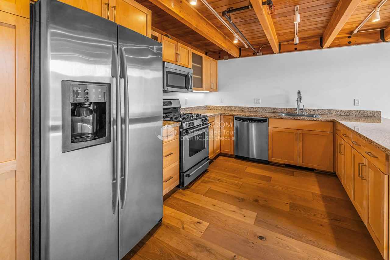 380 10th St #23 - Photo 5 of 25