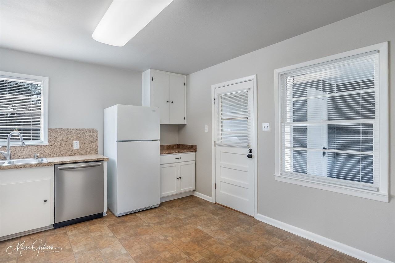 115 Larkin St - Photo 6 of 15