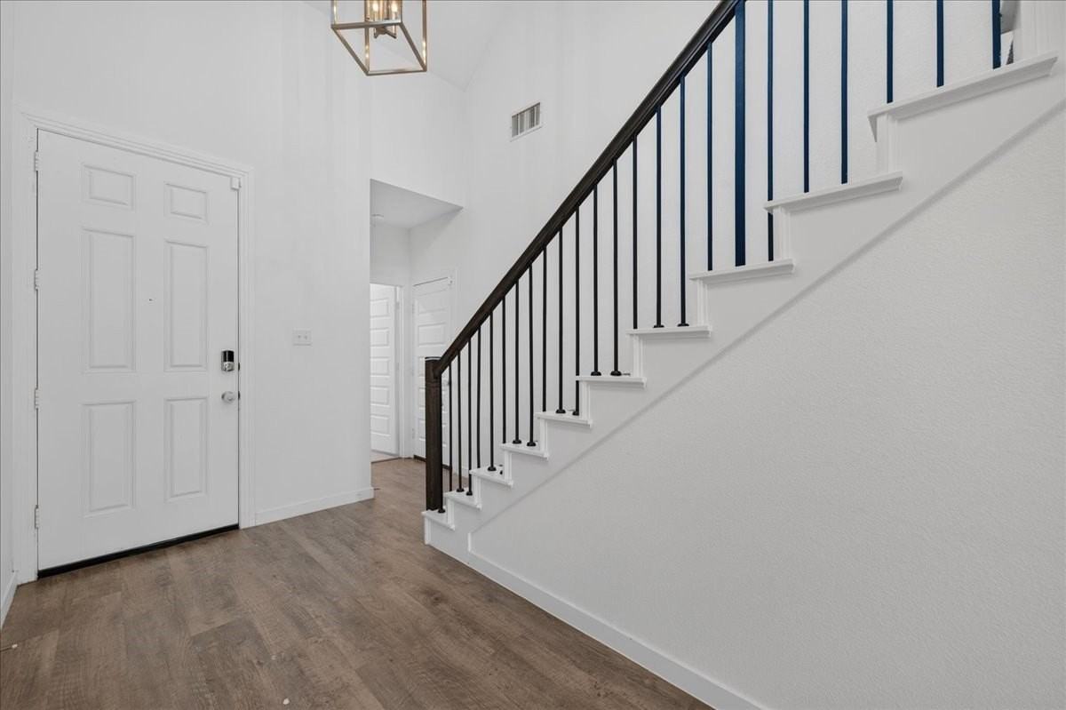 3915 Spencer Ln - Photo 3 of 36