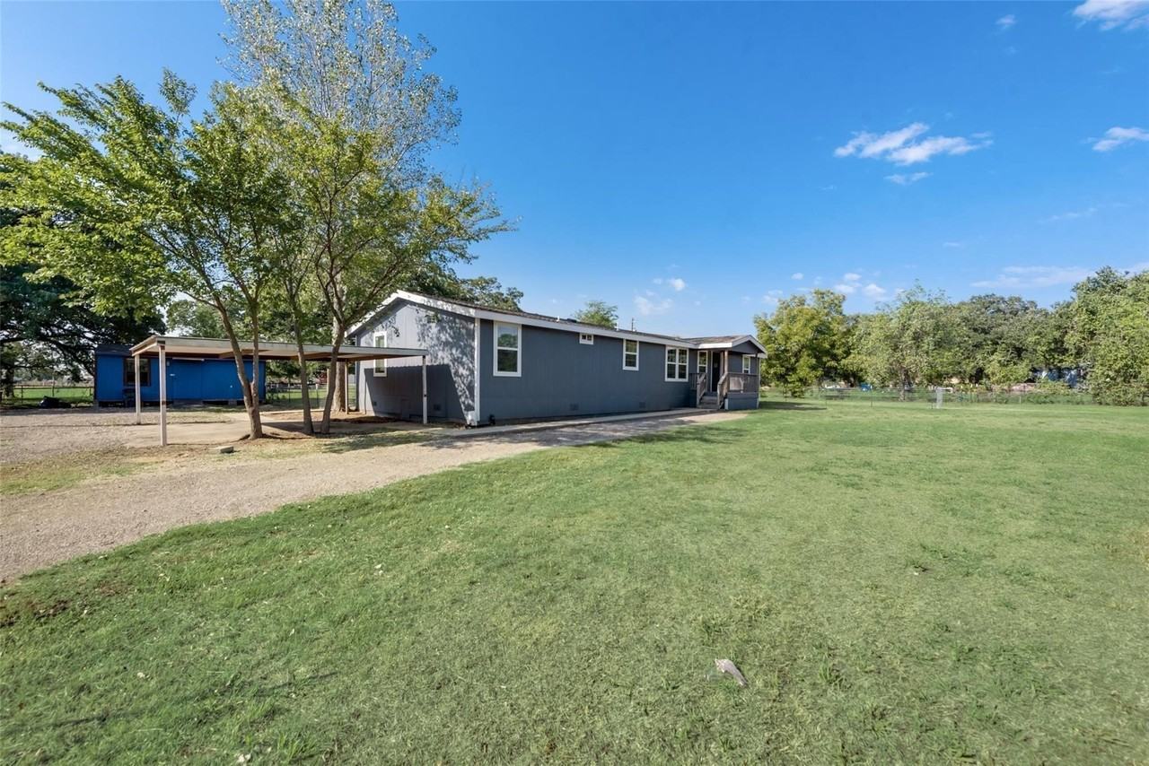 220 Ranch Rd - Photo 5 of 33