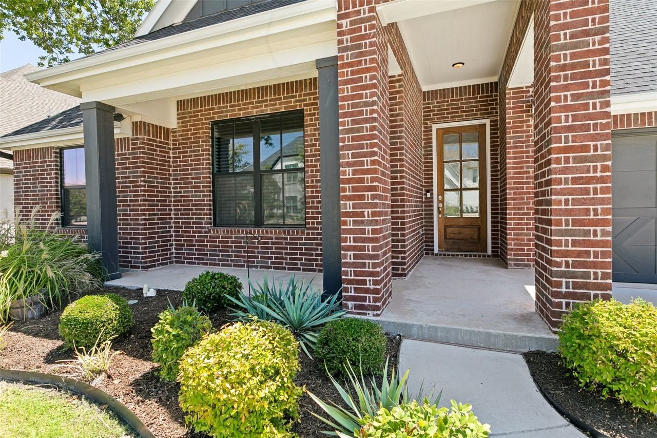 817 Highlands Ave - Photo 2 of 24