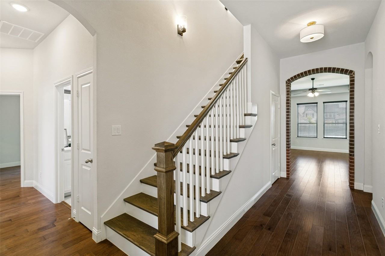 817 Highlands Ave - Photo 3 of 24