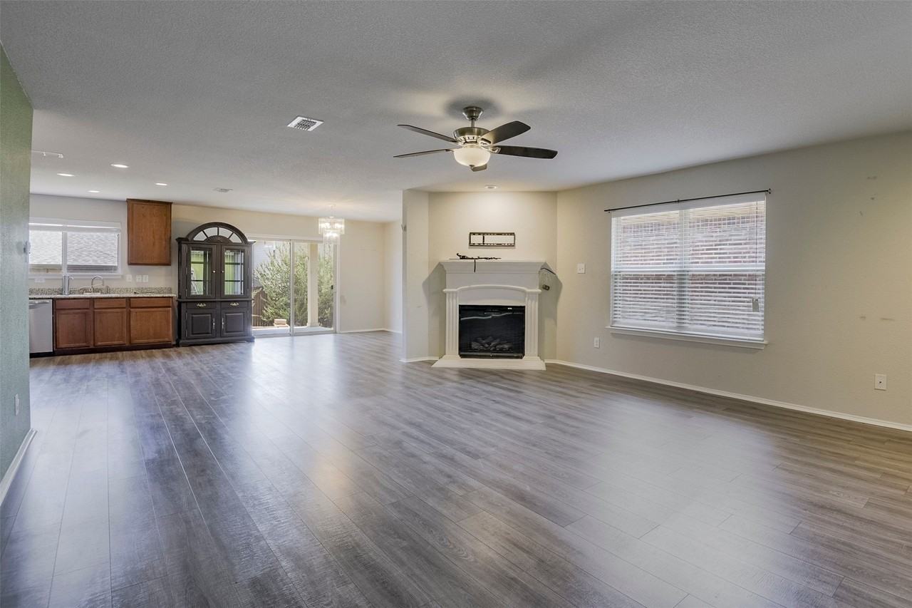 10521 Hartley Ln - Photo 4 of 15