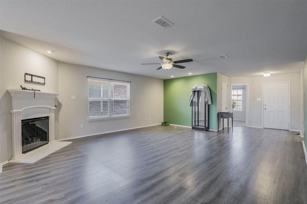 10521 Hartley Ln - Photo 6 of 15