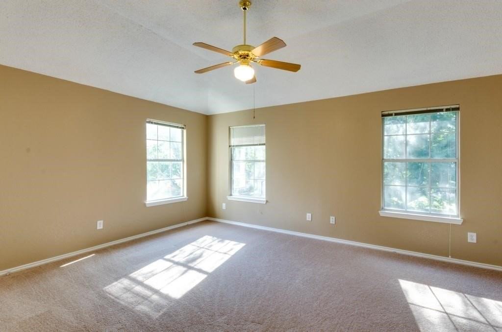 6801 Carrington Dr - Photo 4 of 21