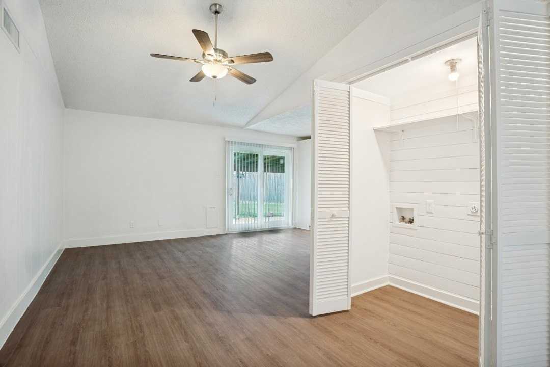 1412 E Park Blvd - Photo 3 of 12