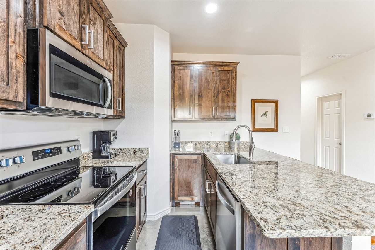 1111 W Vanderbilt St #201 - Photo 7 of 29
