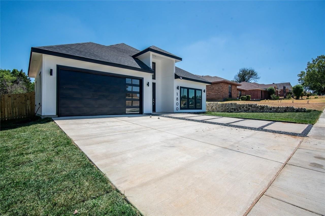 1800 Kirnwood Dr - Photo 2 of 26