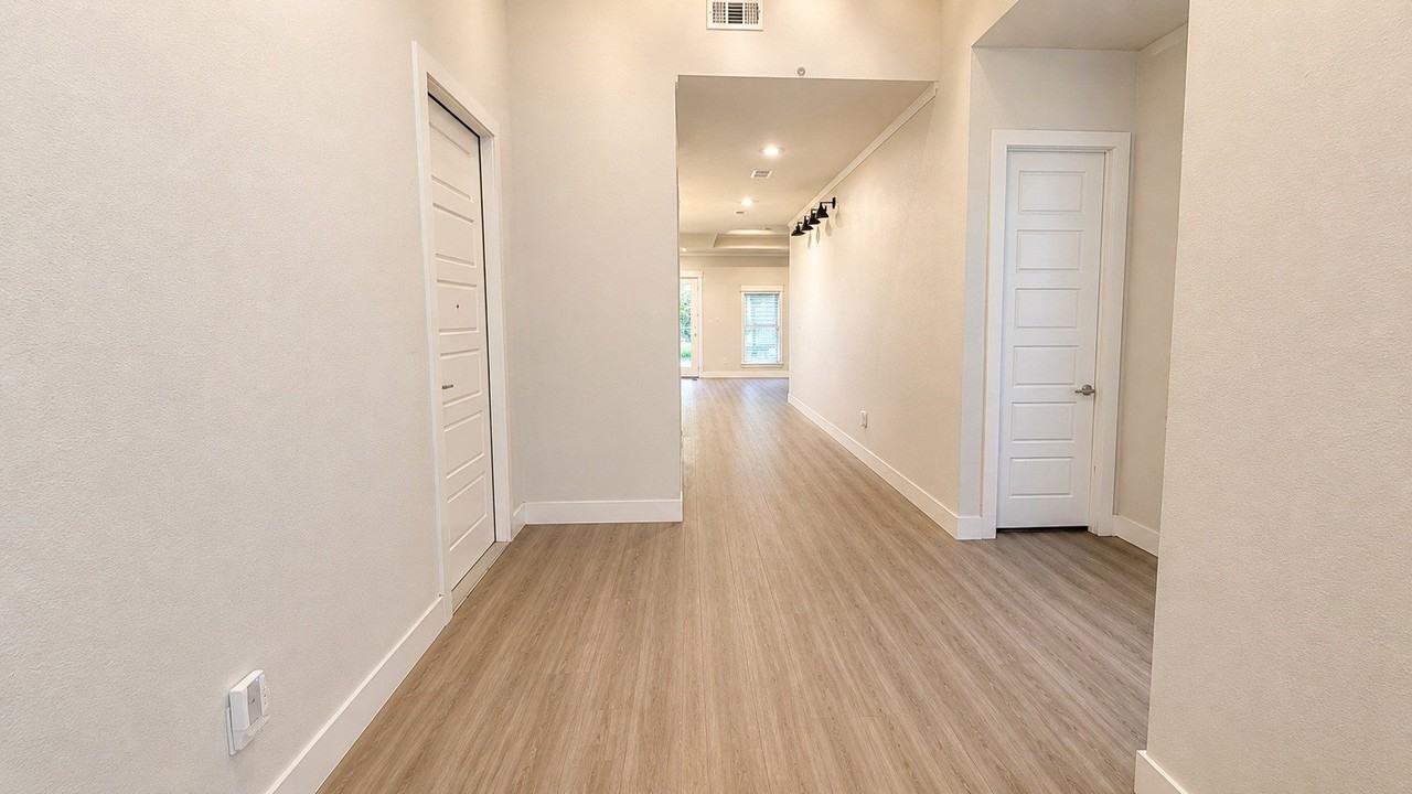 1800 Kirnwood Dr - Photo 4 of 26