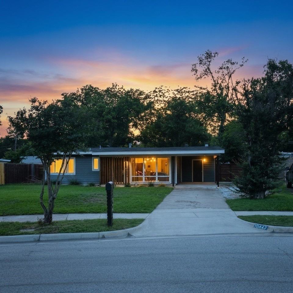 10447 Sylvia Dr - Photo 2 of 40