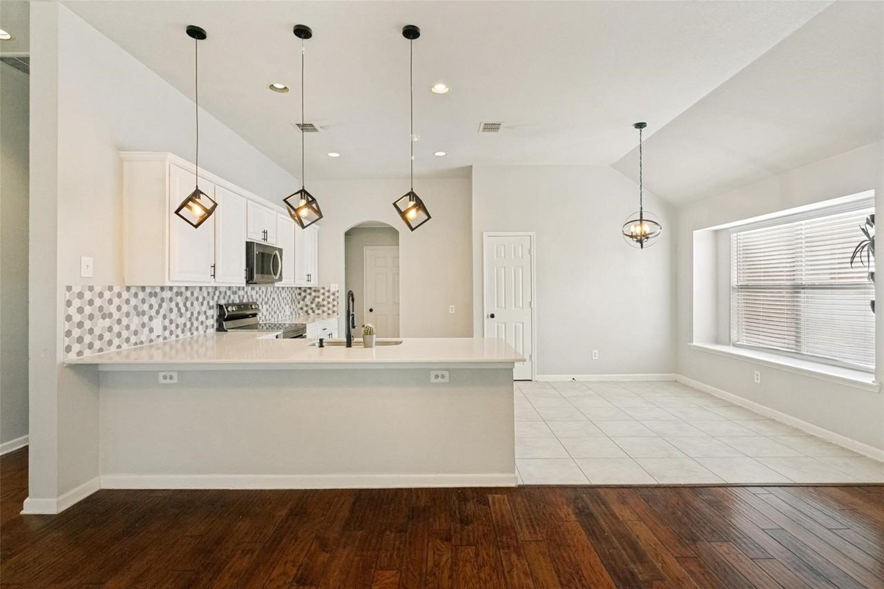 429 Angler Dr - Photo 3 of 12