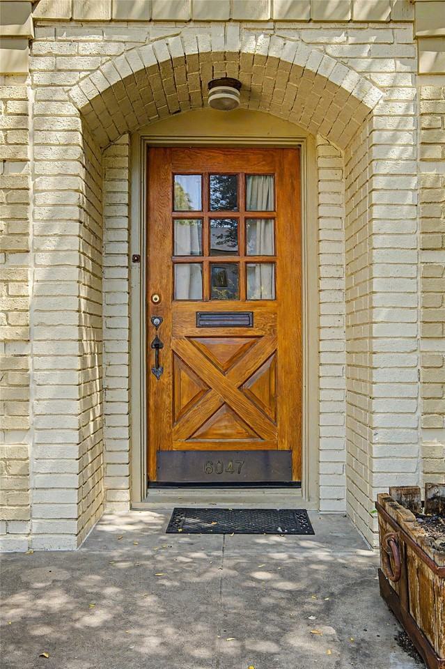 6047 Martel Ave - Photo 2 of 22