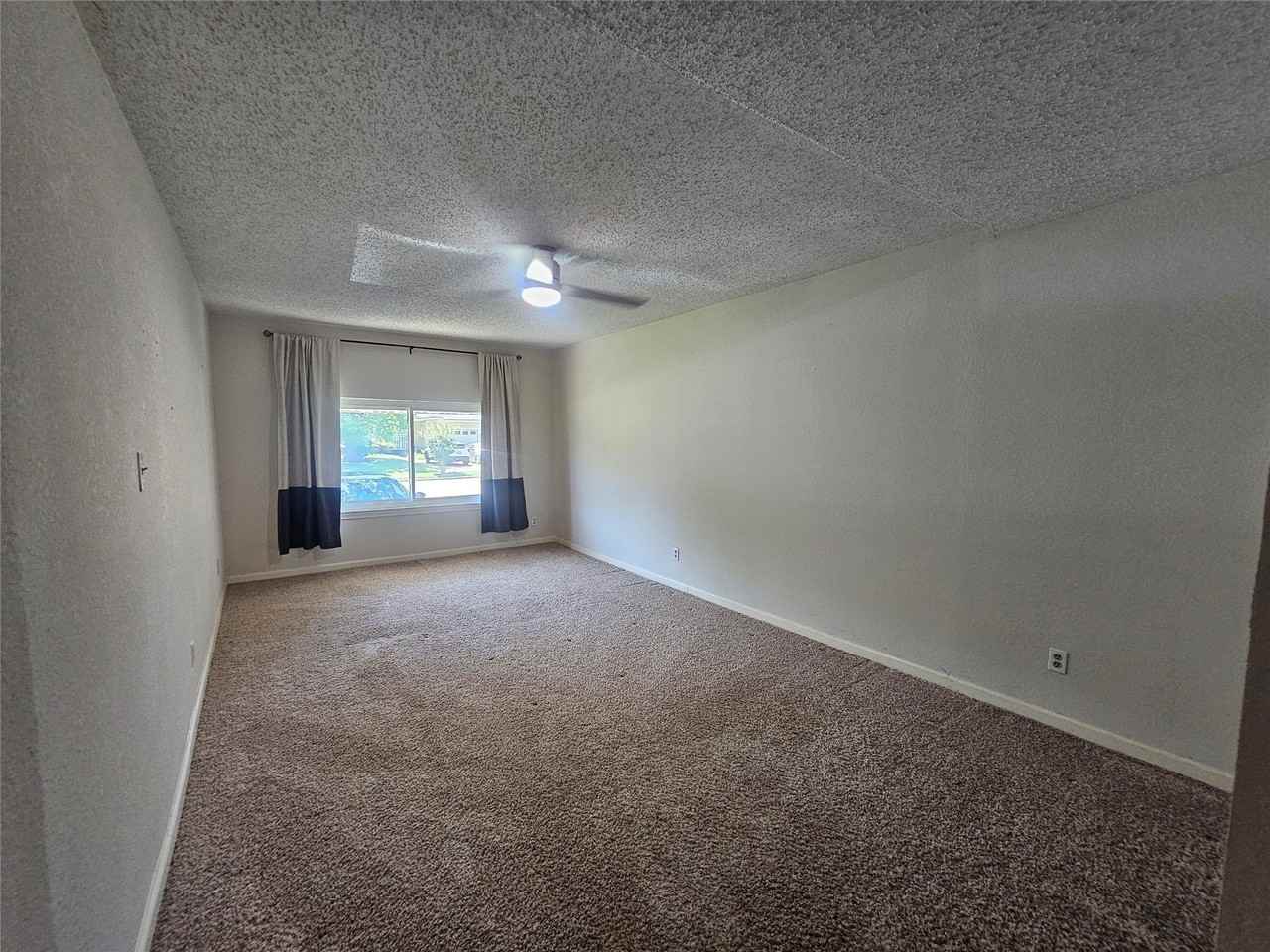 3115 Dahlia Dr - Photo 6 of 15