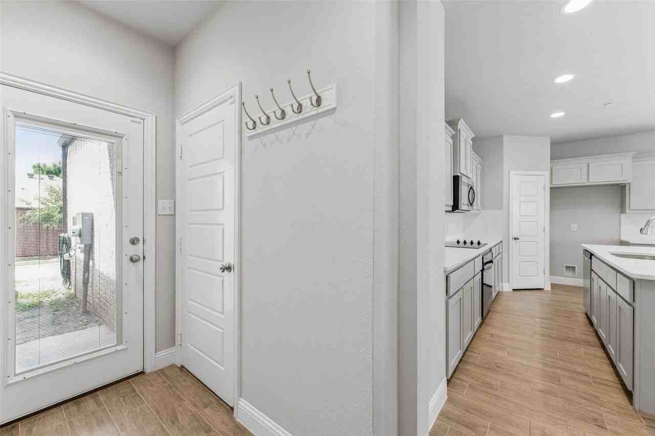 6020 Bursey Rd - Photo 5 of 33