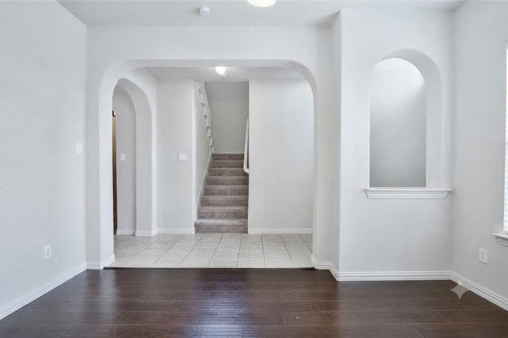 7108 Jessup Ct - Photo 3 of 30