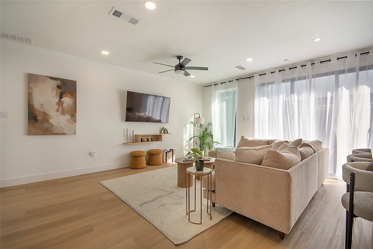 7336 Flyers Way - Photo 3 of 33