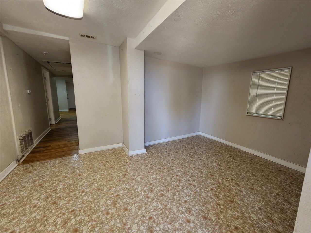 508 Acme St - Photo 4 of 15