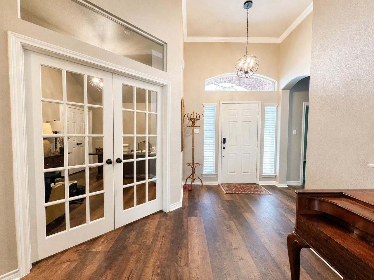 233 Mitchell Blvd - Photo 3 of 33