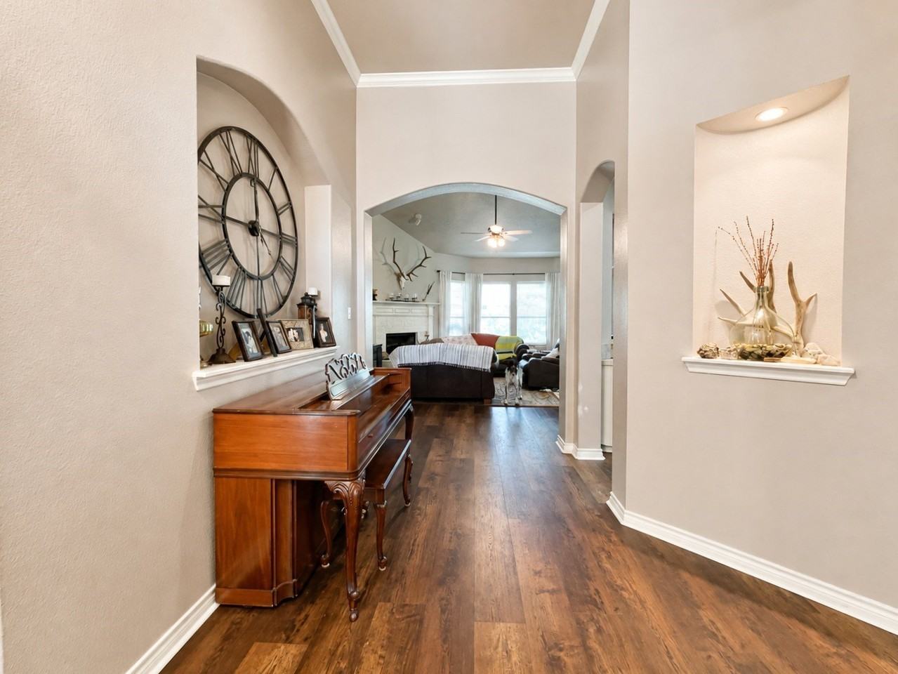 233 Mitchell Blvd - Photo 4 of 33