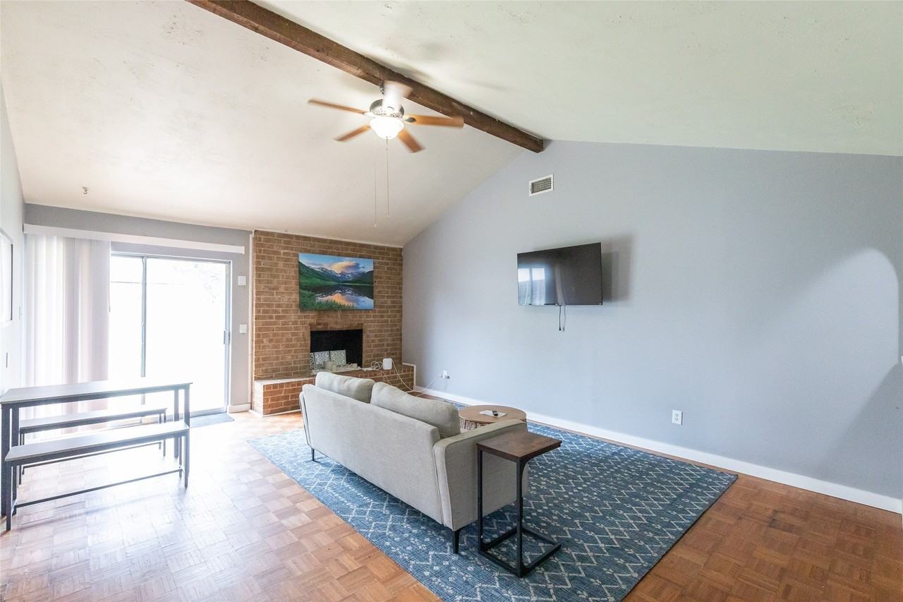 3117 Post Oak Rd - Photo 3 of 28