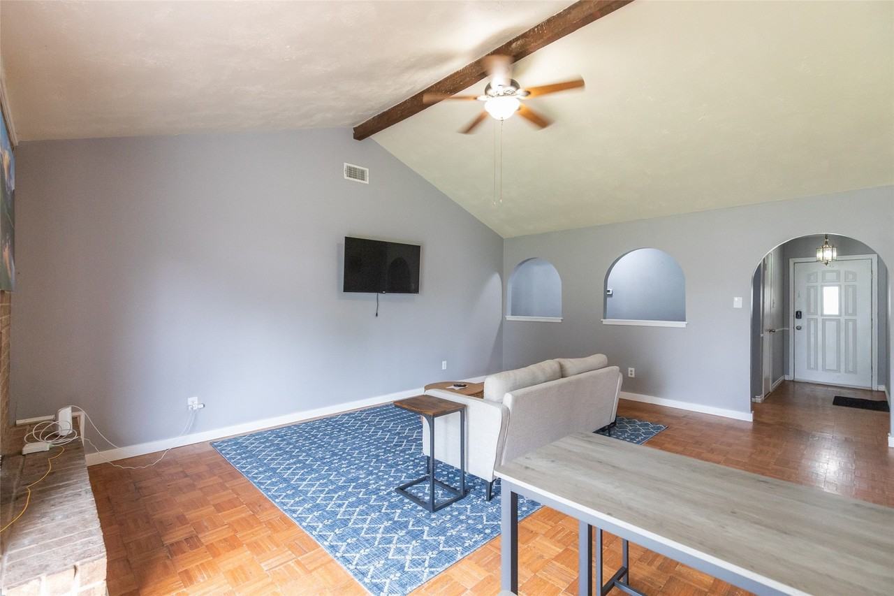 3117 Post Oak Rd - Photo 4 of 28