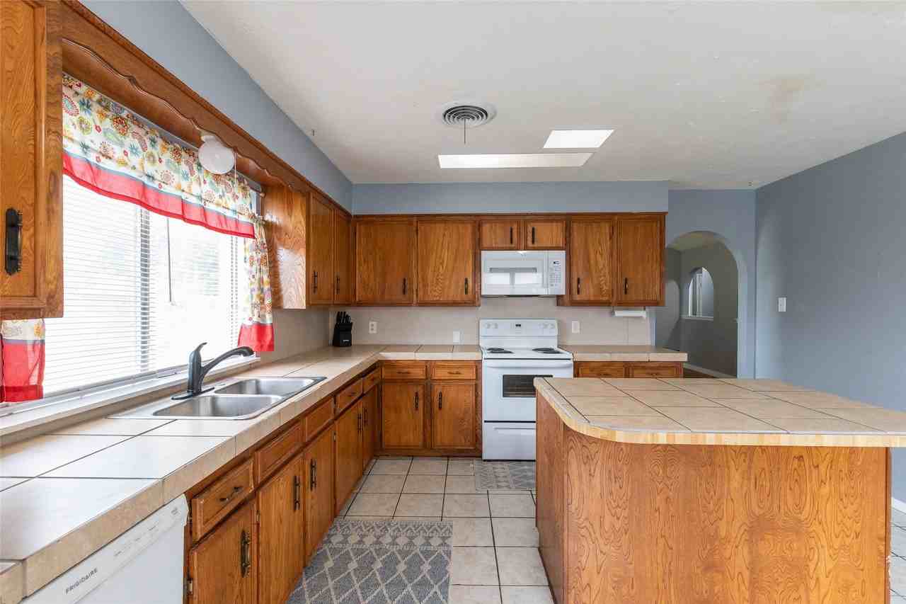 3117 Post Oak Rd - Photo 5 of 28