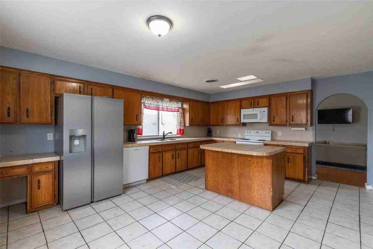 3117 Post Oak Rd - Photo 6 of 28