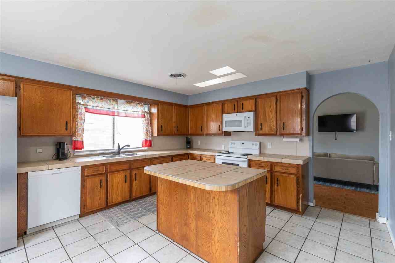 3117 Post Oak Rd - Photo 7 of 28