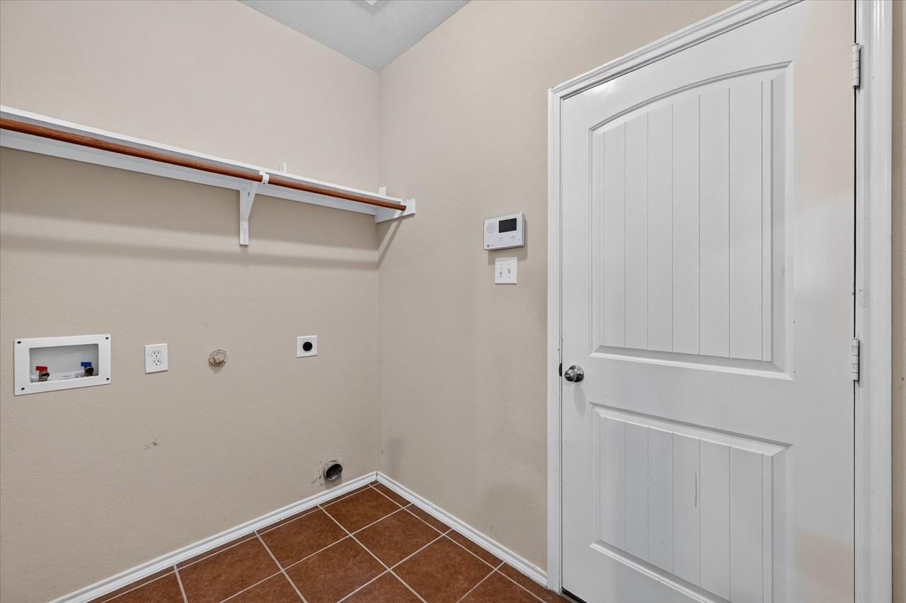 14911 Riverside Dr - Photo 5 of 21