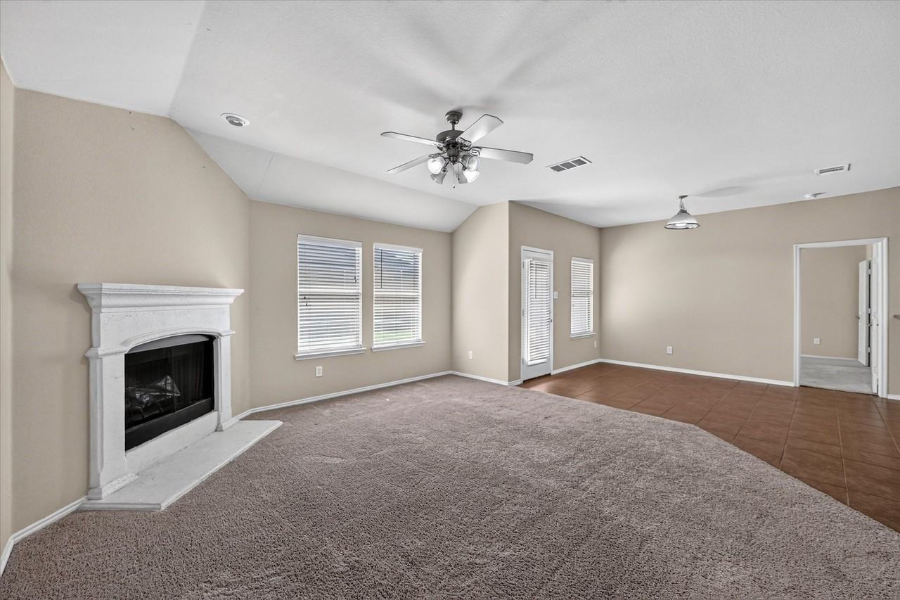 14911 Riverside Dr - Photo 7 of 21