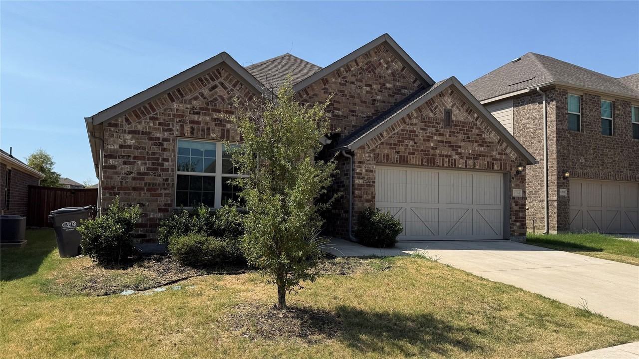 6204 Painswick Dr - Photo 3 of 24
