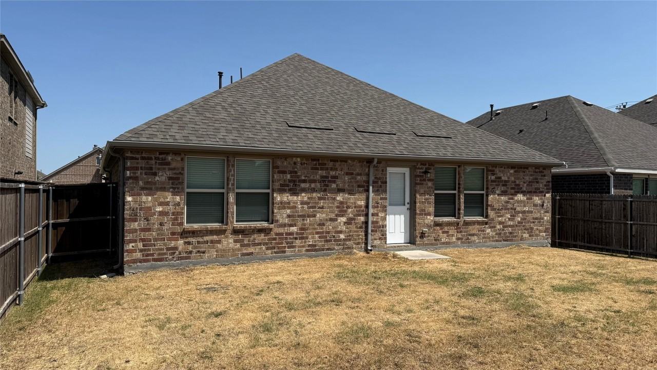 6204 Painswick Dr - Photo 4 of 24