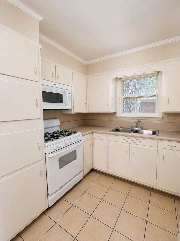 517 N Lydia St - Photo 3 of 13
