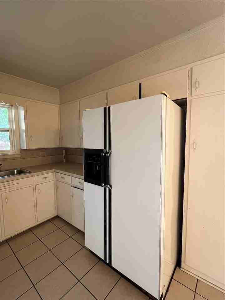 517 N Lydia St - Photo 4 of 13