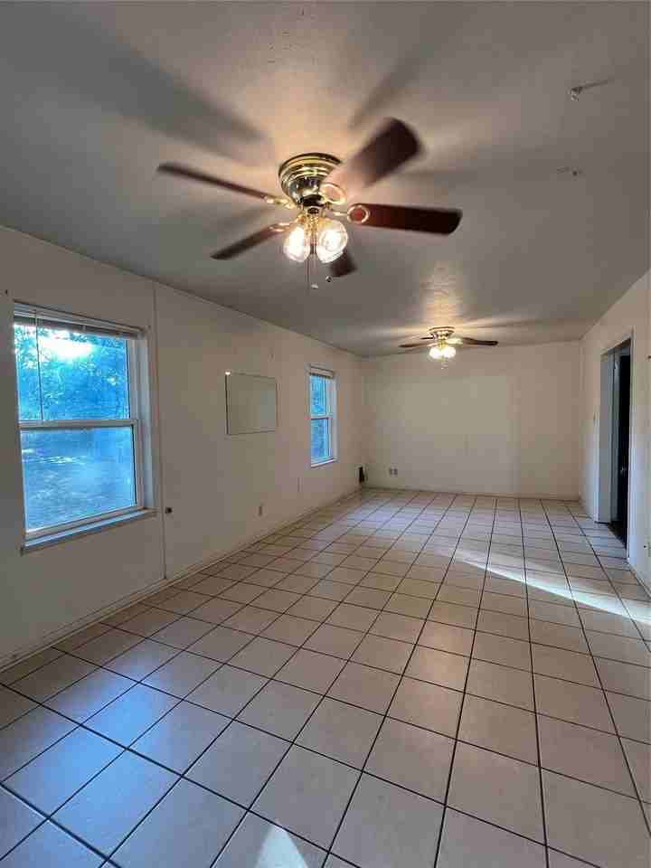 517 N Lydia St - Photo 5 of 13